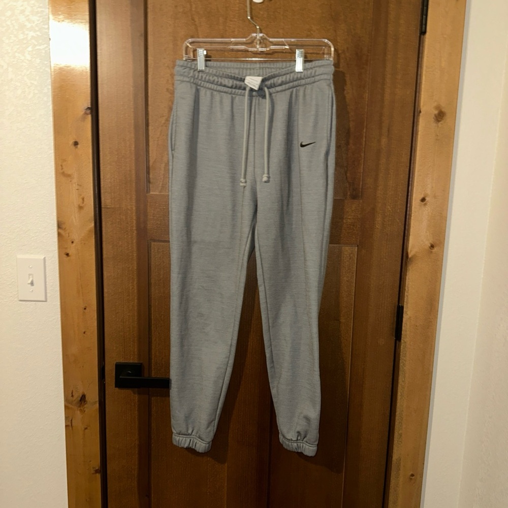 Nike Therma-FIT Joggers Mens Small‎ Gray Sweatpants Tapered Athletic Gym